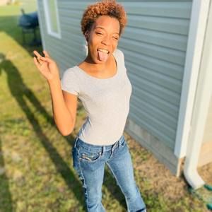 Meet your Posher, Dee